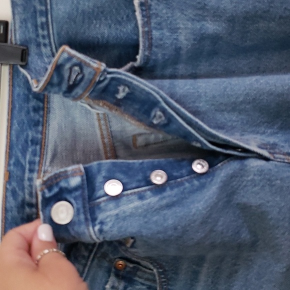 Levi's 501 medium wash straight leg jeans, quality denim, and button fly. - Picture 9 of 11